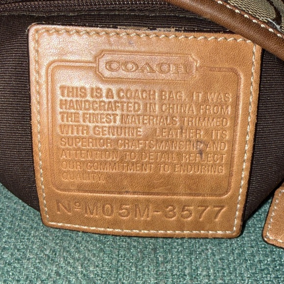 Coach Signature Canvas Shoulder Bag Purse 🔥 - Picture 6 of 6